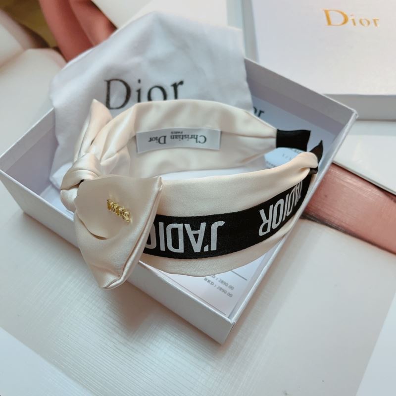 CHRISTIAN DIOR